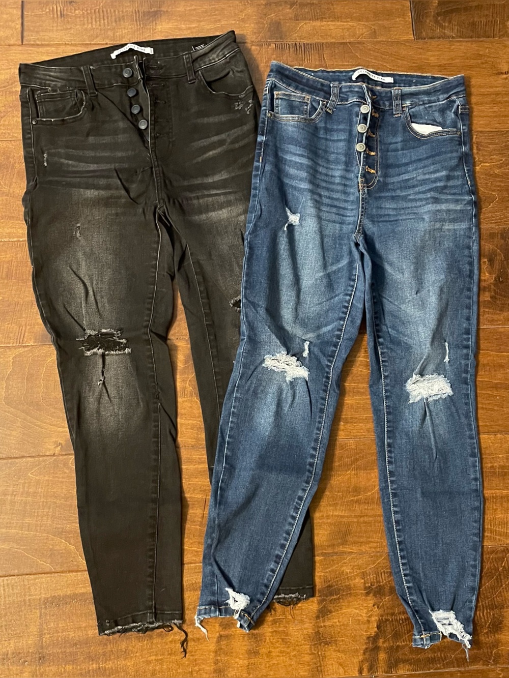 Celebrity Pink Women’s bundle of 2 jeans button fly distressed